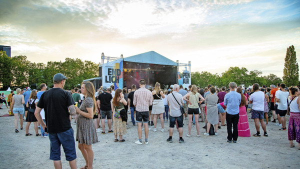 Freiraum: Auf dem Festgelände im Norden des Stadtgebiets ist Platz zum Beispiel für Open-Air-Konzerte wie jenes mit Danger Dan im Juli 2022.