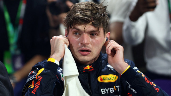 Erschöpfter Sieger: Max Verstappen gewinnt im Red Bull den Großen Preis von Saudi-Arabien.