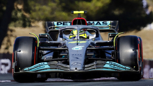 Tiefer und schneller? Lewis Hamilton will mit Mercedes endlich attackieren.