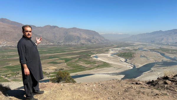 Arshad Khan auf dem Hügel, der seit Generationen in Familienbesitz ist.