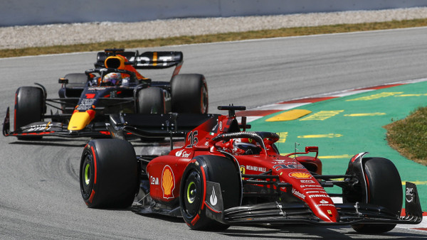 Charles Leclerc hielt die Konkurrenz problemlos in Schach – bis sein Ferrari streikte.