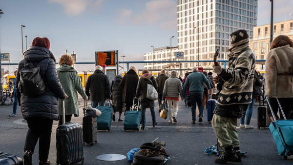 Transitort und Melting Pot: Reisende am Berliner Hauptbahnhof.