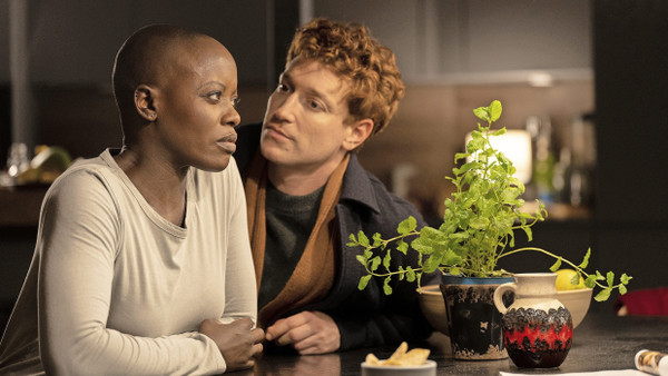 Ehepaar und Kollegen: Anaïs (Florence Kasumba) Nick (Daniel Donskoy)