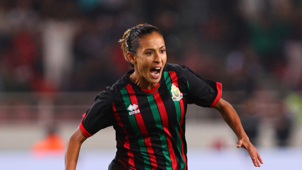 Von der Straße ins Stadion: Die Marokkanerin Ibtissam Jraidi ist ein Star unter arabischen Fußballerinnen.