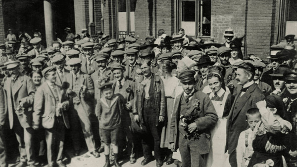 Deutsche Kriegsgefangene bei ihrer Rückkehr aus Sibirien.