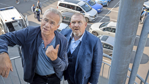 Fragend: Klaus J. Behrendt (li.) und Dietmar Bär als Kommissare Max Ballauf und Freddy Schenk