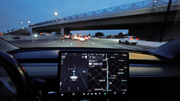 Tesla als rollender Computer: Mit den neuen Möglichkeiten kommen auch die Sicherheitsrisiken.