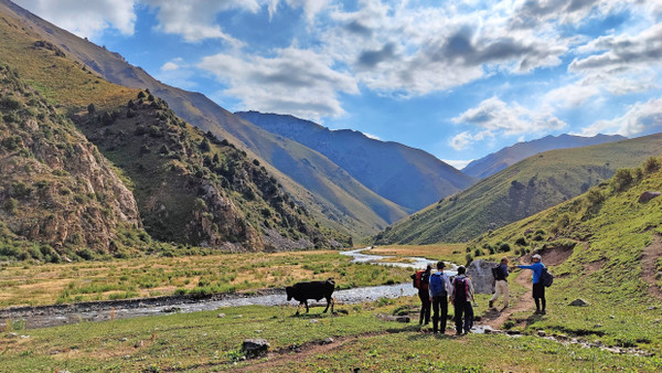 Durch das wilde Kirgistan: Bei einer Wanderung im Thian-Shan-Gebirge ist der Lärm der Welt ganz weit weg.