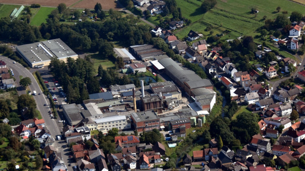 Blick auf die vor 200 Jahren gegründete Spezialpapierfabrik Ober-Schmitten in der hessischen Wetterau.