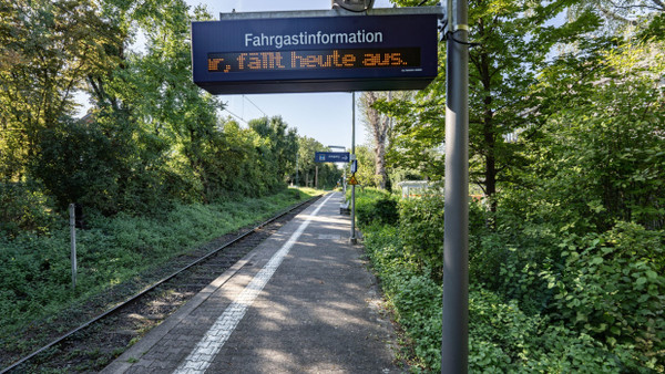 Altbekanntes Spiel: Schon im September 2023 mussten die Sulzbacher im Taunus in schöner Regelmäßigkeit Zugausfälle verkraften.