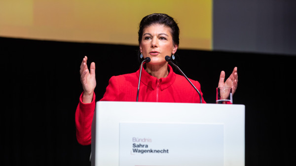 Sahra Wagenknecht in ihrer Rede auf dem Parteitag im Kosmos-Kino in Berlin