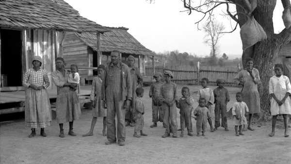 Die Unabhängigkeitserklärung der Vereinigten Staaten von Amerika nannte alle Menschen „gleich“ geschaffen, verlor über Sklaverei jedoch kein Wort. Nachfahren von Sklaven in Alabama, 1937.