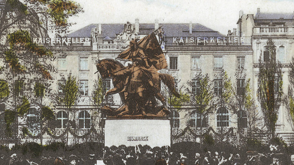 Das Bismarckdenkmal in Frankfurt auf einer Bildpostkarte aus dem Jahr 1909