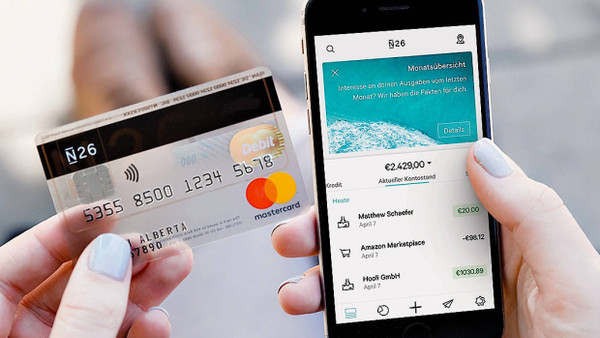 Auch bei Smartphone-Banken müssen Kunden nicht auf die Bankkarte zum Anfassen verzichten.