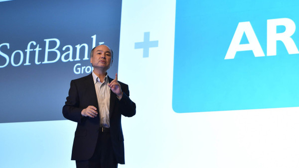 Softbank-Chef Masayoshi Son im Jahr 2016 bei der Übernahme von Arm