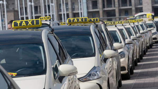 Bitte einsteigen: Taxistand am Berliner Olympiastadion