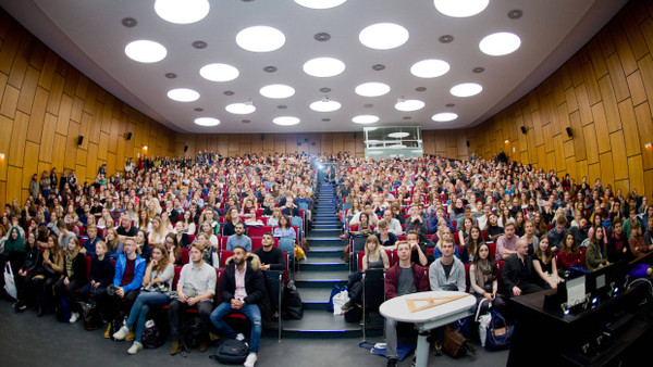 Wie viele Studenten gibt’s in Zukunft? Davon hängt für die Hochschulstandorte viel ab.