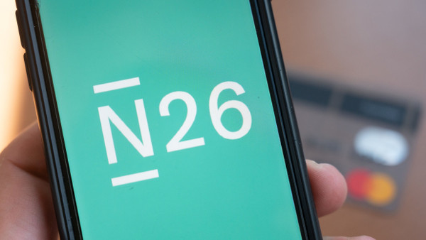 Das Logo von N26 ist auf der App der Smartphonebank zu sehen. Das Institut wird den Sonderbeauftragten der Bafin und andere Einschränkungen nicht los.