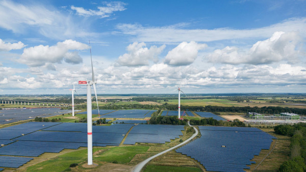 Verzeichnen in 2023 neue Rekorde: Stromerzeugung aus Windkraftanlagen und Solarparks.