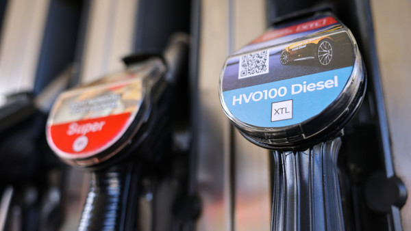 Zapfsäule für den neuen Klimaschutz-Diesel HVO 100