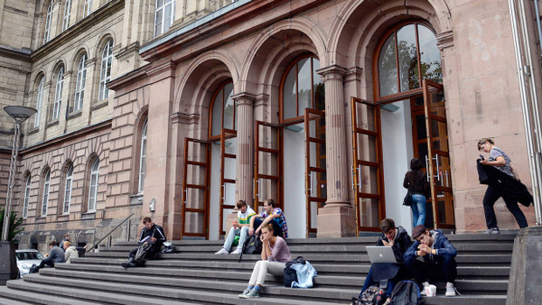 Hier haben insgesamt 5 Dax-Vorstandsvorsitzende studiert: die RWTH in Aachen.