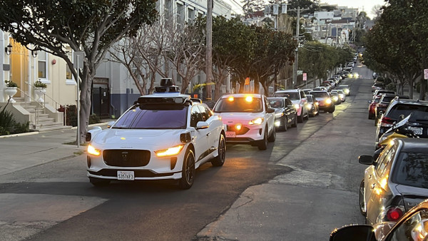 Künftig ohne Sicherheitsfahrer: Ein Robotaxis in den Straßen von San Francisco.