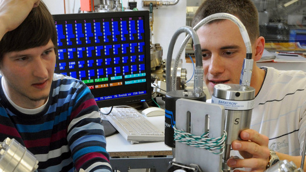 Zwei Doktoranden am Institut für Experimentelle Physik der Uni Leipzig