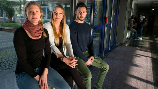 Sie studieren an der Frankfurter University of Applied Sciences, obwohl sie nur einen Realschulabschluss haben: Kira Krellmann (links), Vivian Hackenbroich und Artur Staudacker.