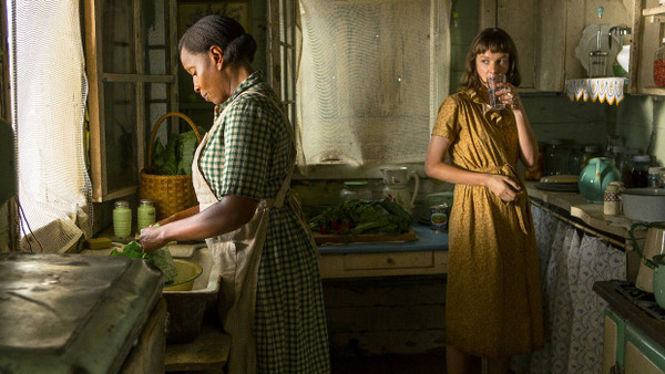 Was hat sie nur in diese Einöde verschlagen? Florence (Mary J. Blige) und Laura (Carey Mulligan) in „Mudbound“.