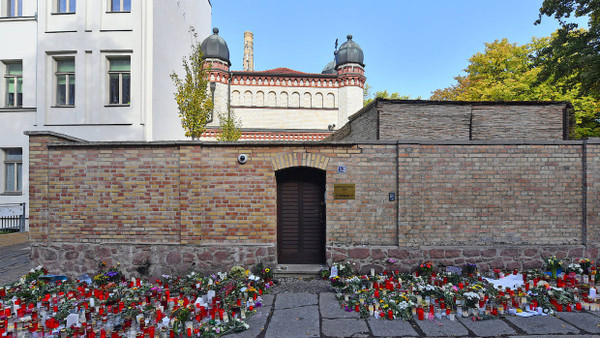 Die Synagoge von Halle an der Saale vier Tage nach dem Anschlag