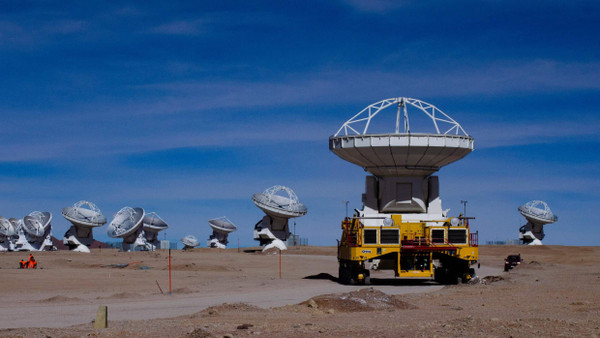 Das ALMA Riesenteleskop in der chilenischen Atacama Wüste