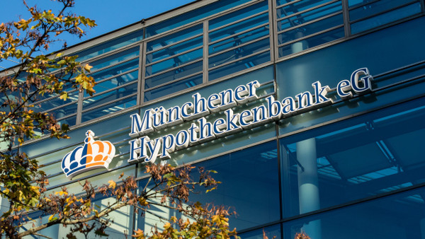 Die Münchener Hypothekenbank - Finanzierer von privaten Wohnimmobilien vor allem bei Volks- und Raiffeisenbanken - rechnet erst im Jahr 2025 wieder mit einer Trendwende am Markt für Wohnimmobilien.