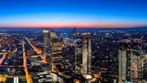 Frankfurt: Wo die Immobilienpreise vorher besonders schnell und stark gestiegen waren, fallen sie jetzt auch besonders.