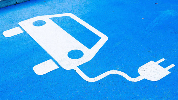 Annähernd 10 Milliarden Euro hat der Umweltbonus für E-Autos den Staat seit 2016 gekostet.