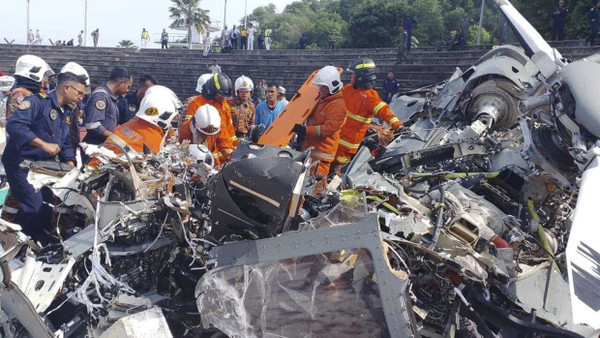 Absturzstelle zweier Hubschrauber in Malaysia: Alle Menschen an Bord kamen ums Leben.
