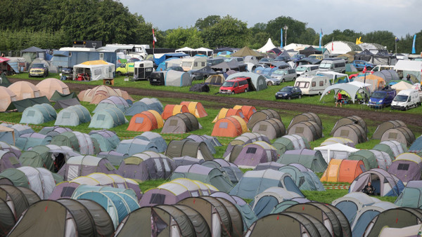 Welches ist mein Zelt? Blick über das Festivalgelände in Wacken.