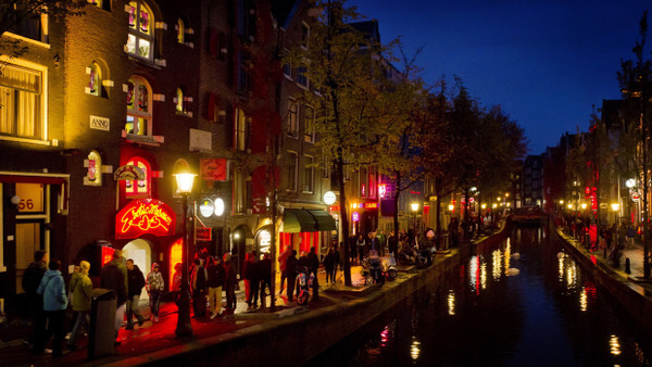 Was darf man in der Grachtenstadt, was nicht? Ein Quiz soll Amsterdamer Touristen künftig helfen.