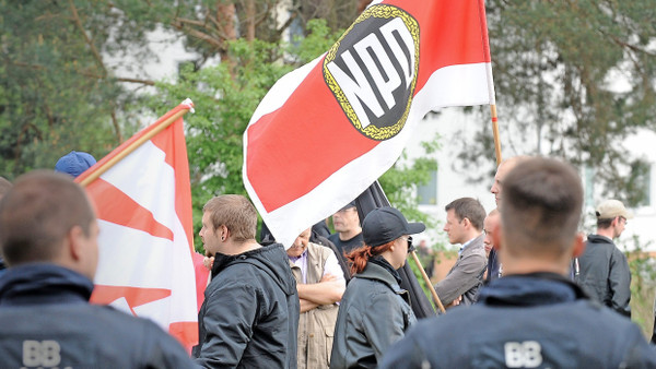 Dachorganisation: Unter der Fahne der NPD versammelten sich lange Zeit viele rechtsextremistische Strömungen.