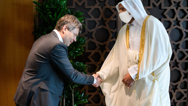 Bundeswirtschaftsminister Robert Habeck zum Gespräch bei Scheich Mohammed bin Hamad bin Kasim al-Abdullah Al Thani, Minister für Handel und Industrie von Katar