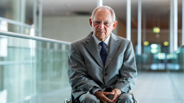 Ein paar Stimmen mehr für Merz, und er wäre wohl zum Helden der Konservativen geworden: Bundestagspräsident Wolfgang Schäuble im Bundestag