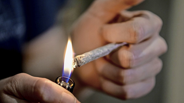 Neues Gesetz: Wer einen Joint rauchen will, kann das Cannabis dafür bald legal erwerben.