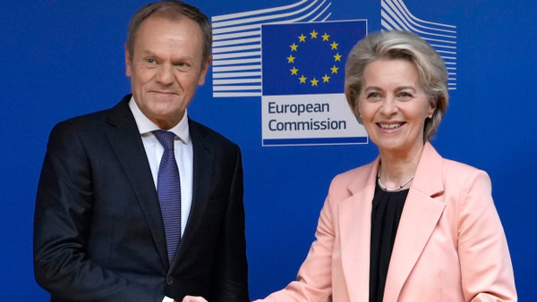 Der polnische Ministerpräsident Donald Tusk und die EU-Kommissionspräsidentin Ursula von der Leyen am vergangenen Freitag in Brüssel