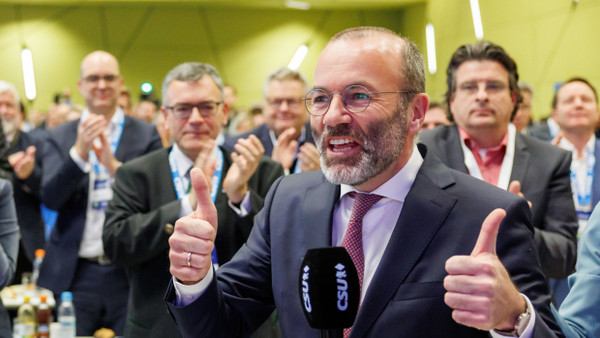 Auf Platz eins der Europaliste gewählt: Manfred Weber am 25. November 2023 in Nürnberg