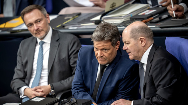 Finanzminister Christian Lindner, Kanzler Olaf Scholz und Wirtschaftsminister Robert Habeck im März im Bundestag