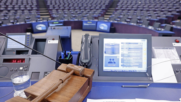 Sprachlos: Mangels Übersetzung vertagte das EU-Parlament im Februar die Krypto-Richtlinie MiCA.