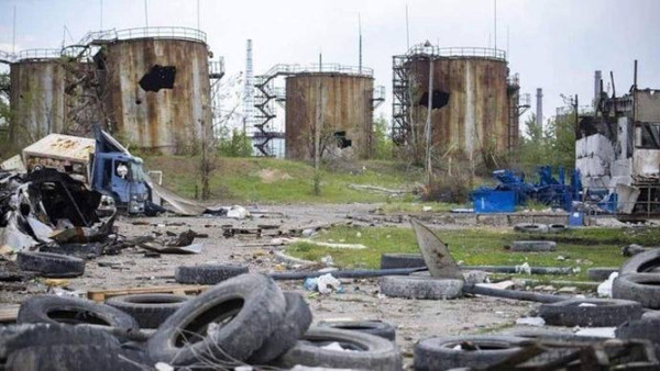 Große Schäden: Zerstörte Chemiefabrik in der Ostukraine