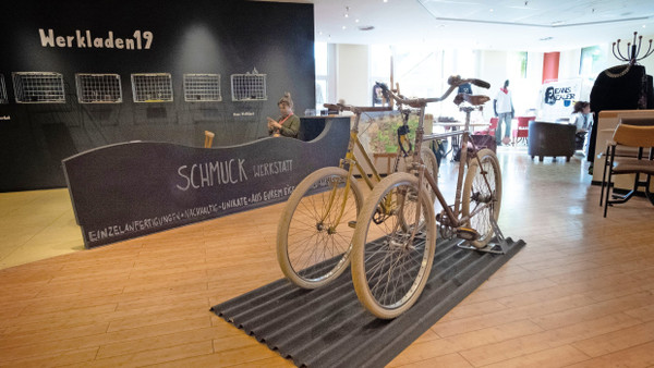 Aufgepoppt: Seltene Fahrräder inklusive - der Pop-up-Store im Karstadt in Gießen bot Dinge, die es dort sonst nicht zu kaufen gibt