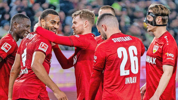Verein für Begeisterung Der VfB Stuttgart gewinnt auch in Wolfsburg und freut sich kollektiv über das Tor von Josha Vagnoman.