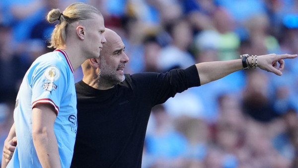 Manchester City: Trainer Pep Guardiola mit Stürmer Erling Haaland