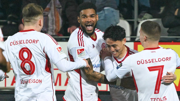 Fortuna Düsseldorf darf weiter vom Sprung in die Bundesliga träumen.